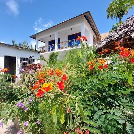 Bed and Breakfast Karibu House Падже Екстер'єр фото