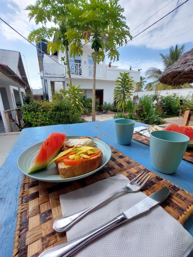Bed and Breakfast Karibu House Падже Екстер'єр фото