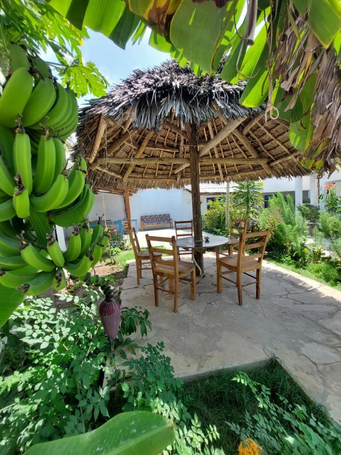 Bed and Breakfast Karibu House Падже Екстер'єр фото
